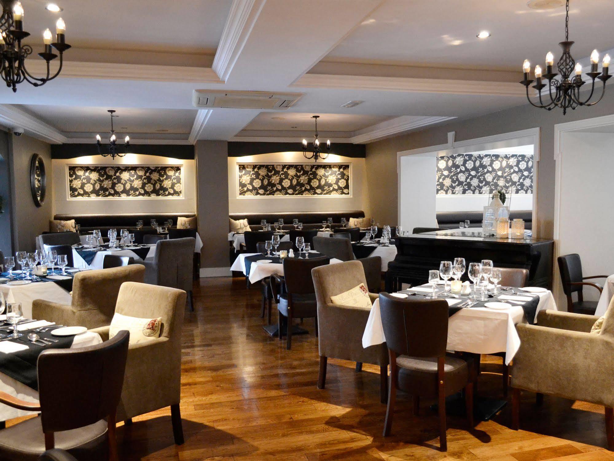 Cill Aodain Court Hotel Килтама Экстерьер фото