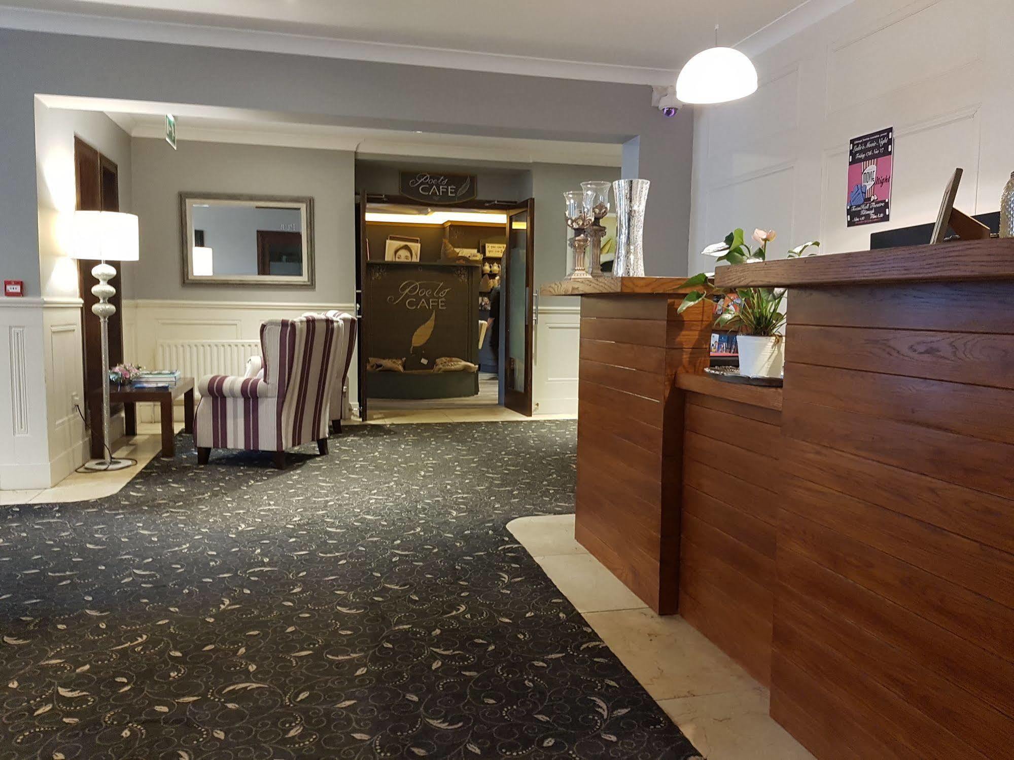 Cill Aodain Court Hotel Килтама Экстерьер фото