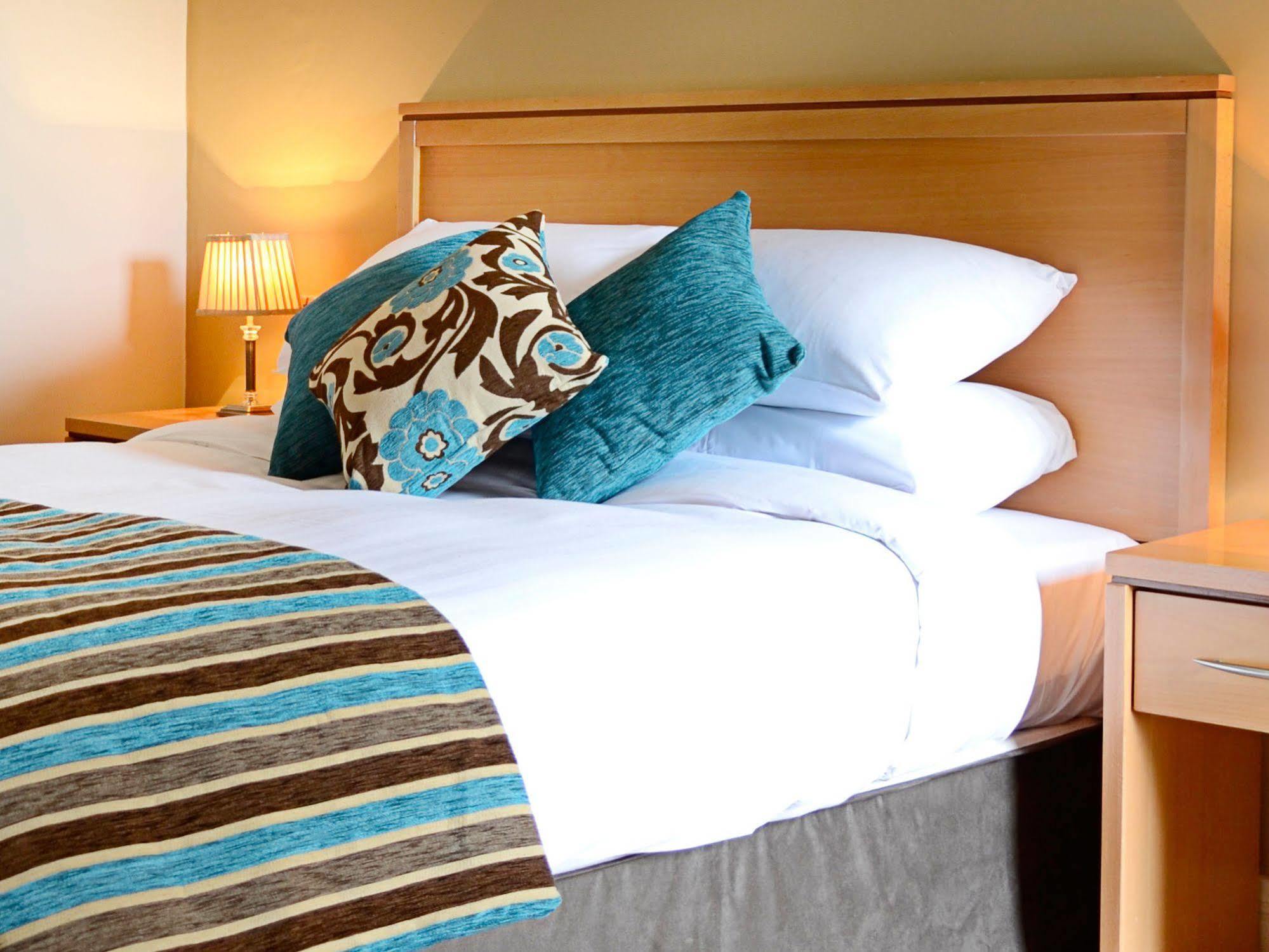 Cill Aodain Court Hotel Килтама Экстерьер фото