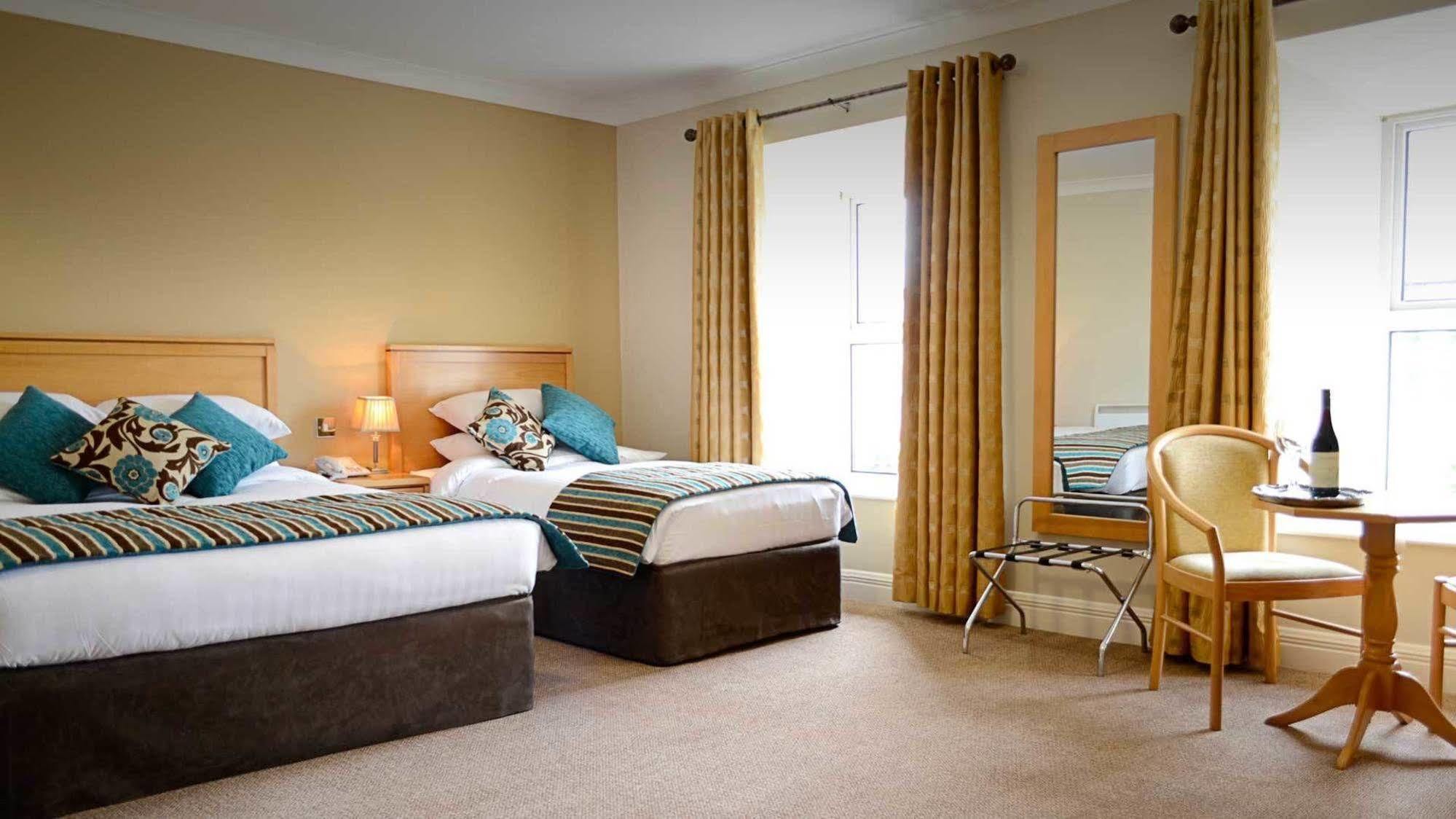 Cill Aodain Court Hotel Килтама Экстерьер фото